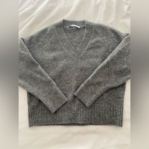 V neck knit sweater